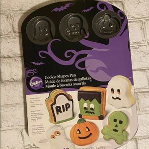 Wilton - Halloween 3D cookie sheet pan NEW